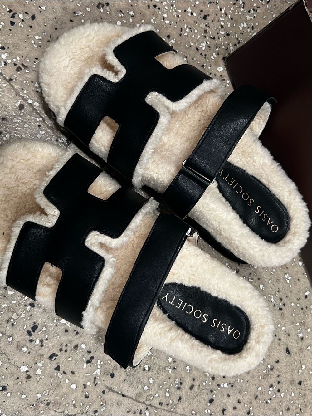 Vici women’s faux Sherpa sandals